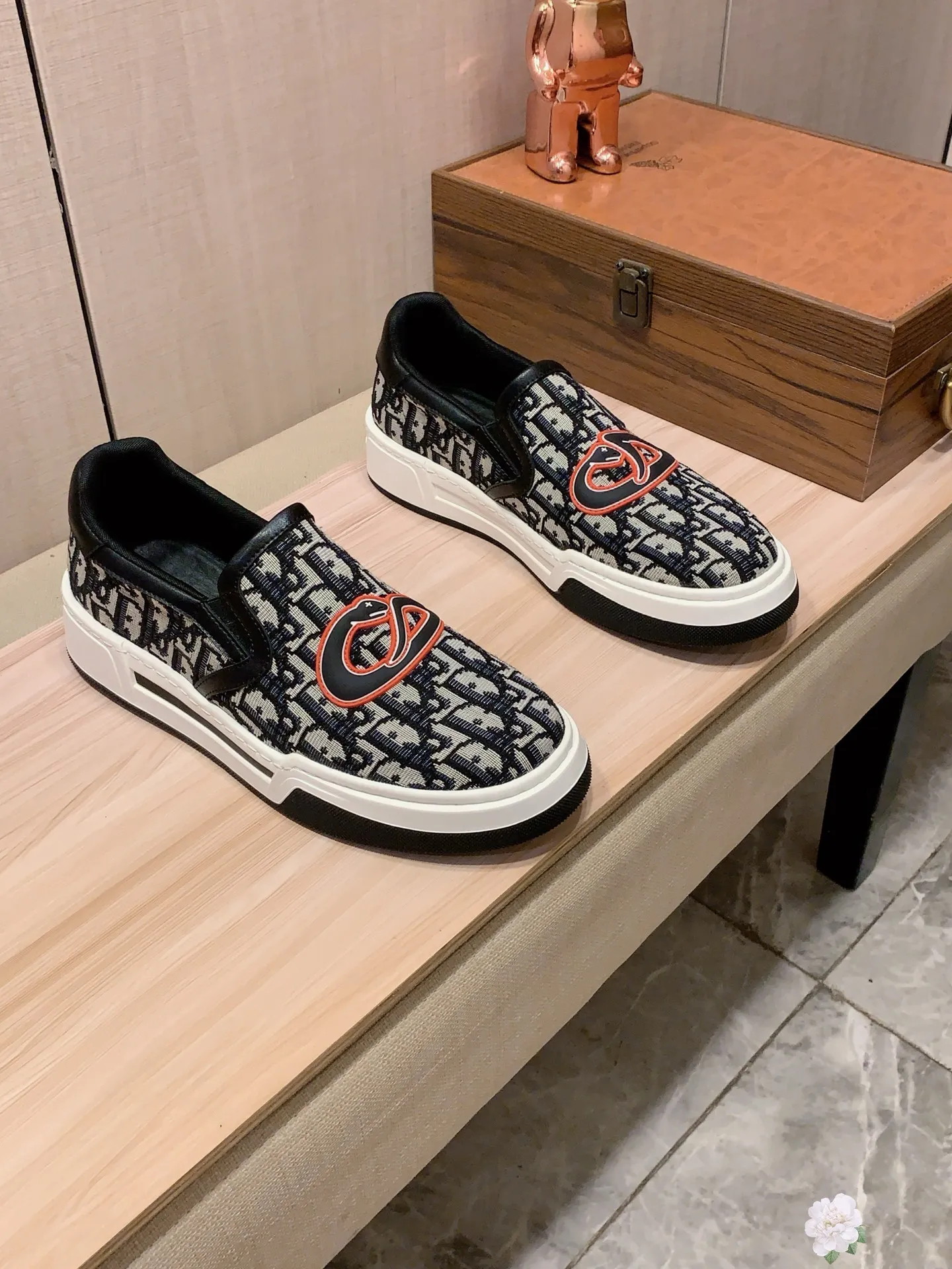 Men's men's shoes💰400💰💰🎩🎩[Lightning][Lightning] "Dior DIOR*" The latest • popular casual shoes, top brand [seduce] luxury ~ purchasing agency, top ~ quality. [Strong] The upper is made of imported breathable cowhide with fabric material ➕ Breathable sheepskin feet (•) and fine workmanship. The original stylish and stylish soft rubber wear-resistant and non-slip outsole is light and comfortable on the feet. The real thing looks better when photographed in person. Code 111: Code: 38-44, 2️⃣colors selected